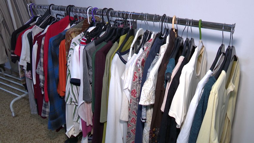 Escoba, la vieya: dar una segunda vida a la ropa en Lugones